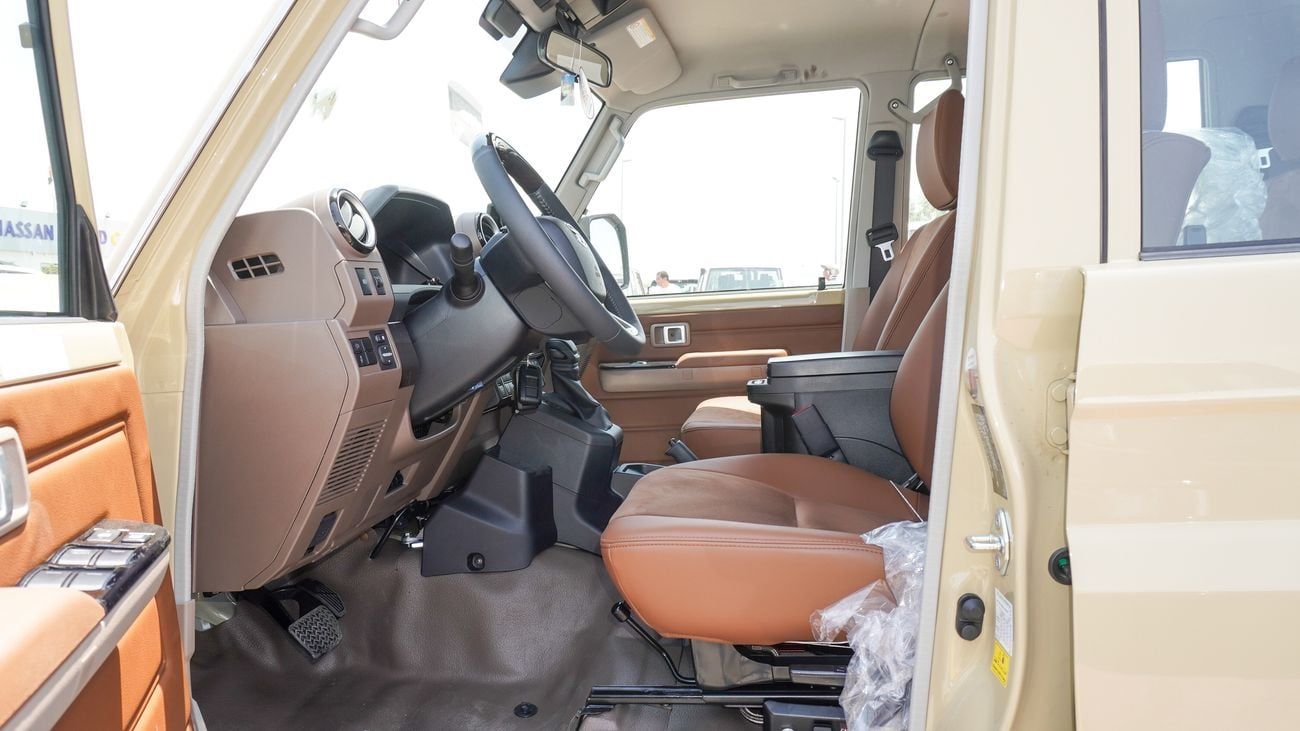 Toyota Land Cruiser Pick Up LX 2.8L Diesel Double Cabin A/T