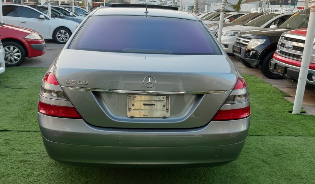 مرسيدس بنز S 500 وارد - رقم واحد - فتحة - جلد - حساسات -شاشة -رنجات -بدون حوادث بحالة ممتازة لاتحتاج لاى مصاريف