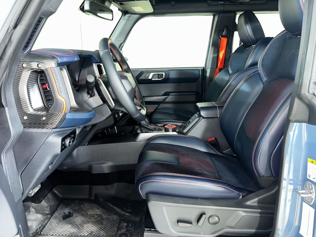 Ford Bronco Raptor B4D4925 BRONCO 4 DOORS RAPTOR 3.0L V6 ECOBOOST W/ ORANGE SBELTS BLACK/BLUE LTHR SSQTCH