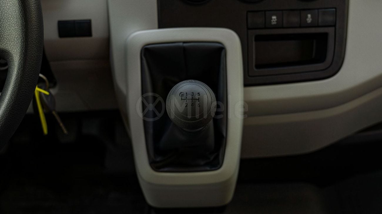 تويوتا هاياس TOYOTA HIACE HR CARGO VAN