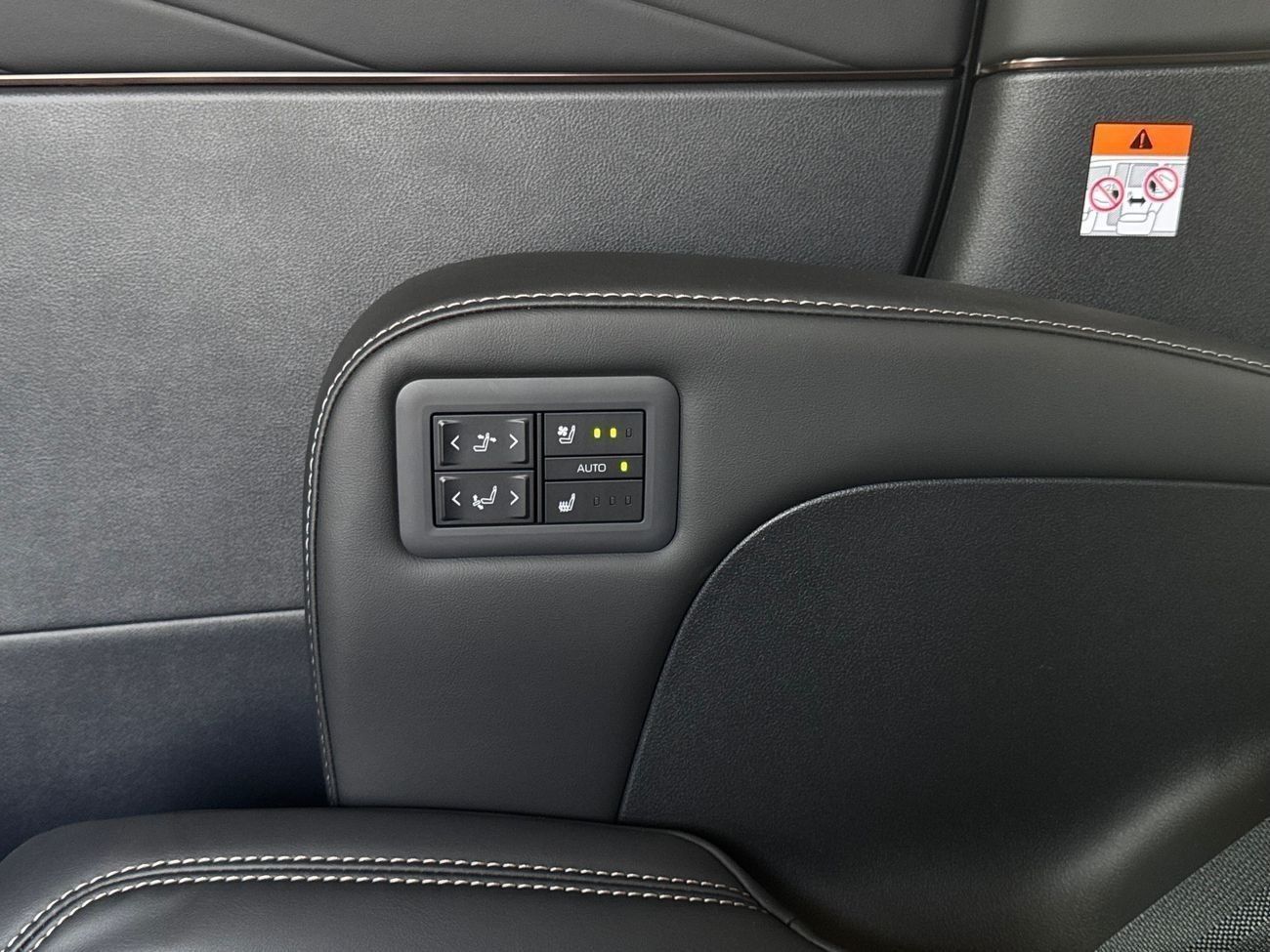 تويوتا ألفارد 2.5L PETROL 2024 BRAND NEW 0Km