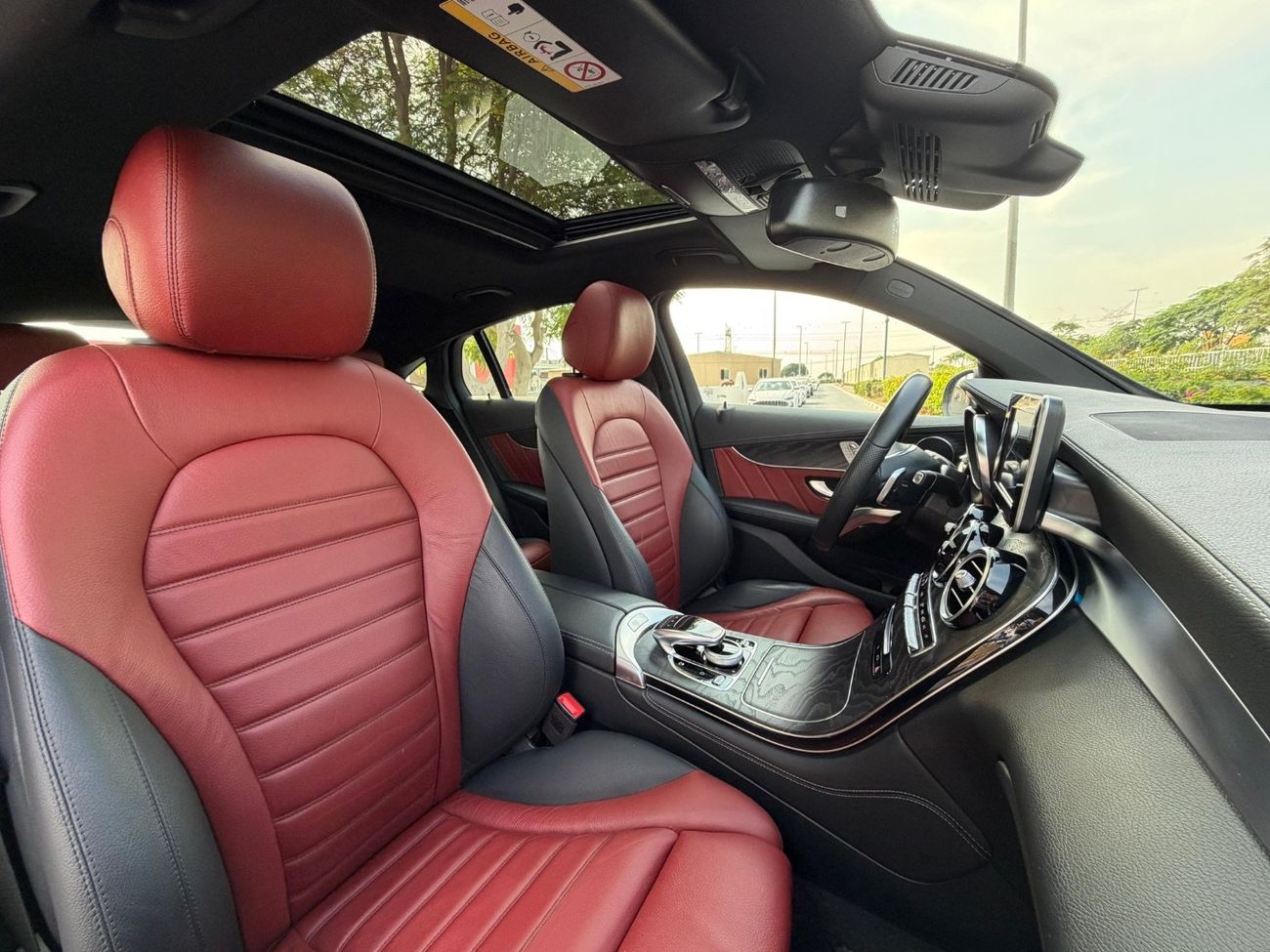 مرسيدس بنز GLC 250 4MATIC 2.0L