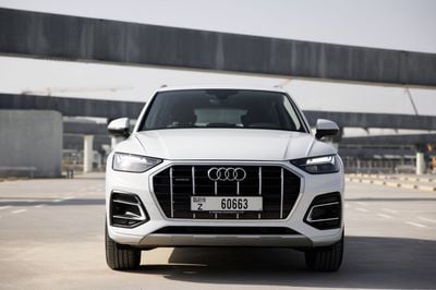 Audi Q5 45 TFSI Quattro Design 2.0L Audi Q5 2022 GCC specs