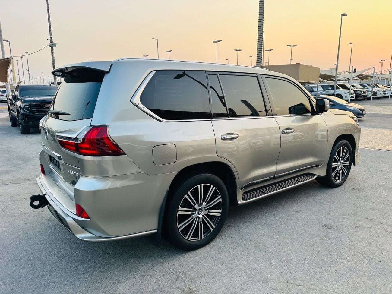 لكزس LX 570 PLATINUM SIGNATURE