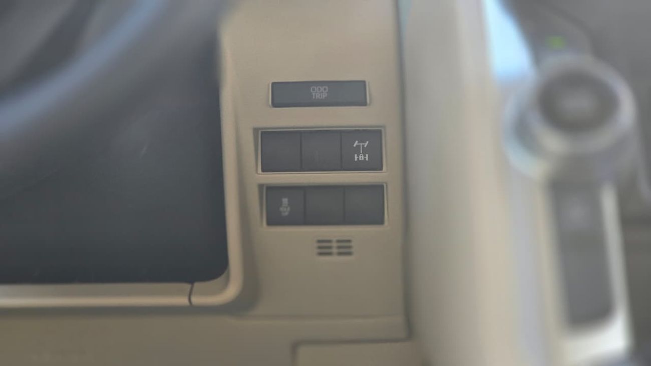 تويوتا لاند كروزر TOYOTA LAND CRUISAR GXR 3.3