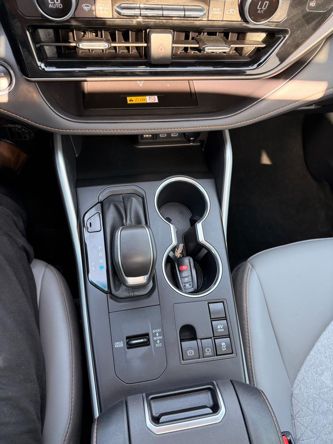 Toyota Highlander Hybrid Bronze Edition Full option 2023