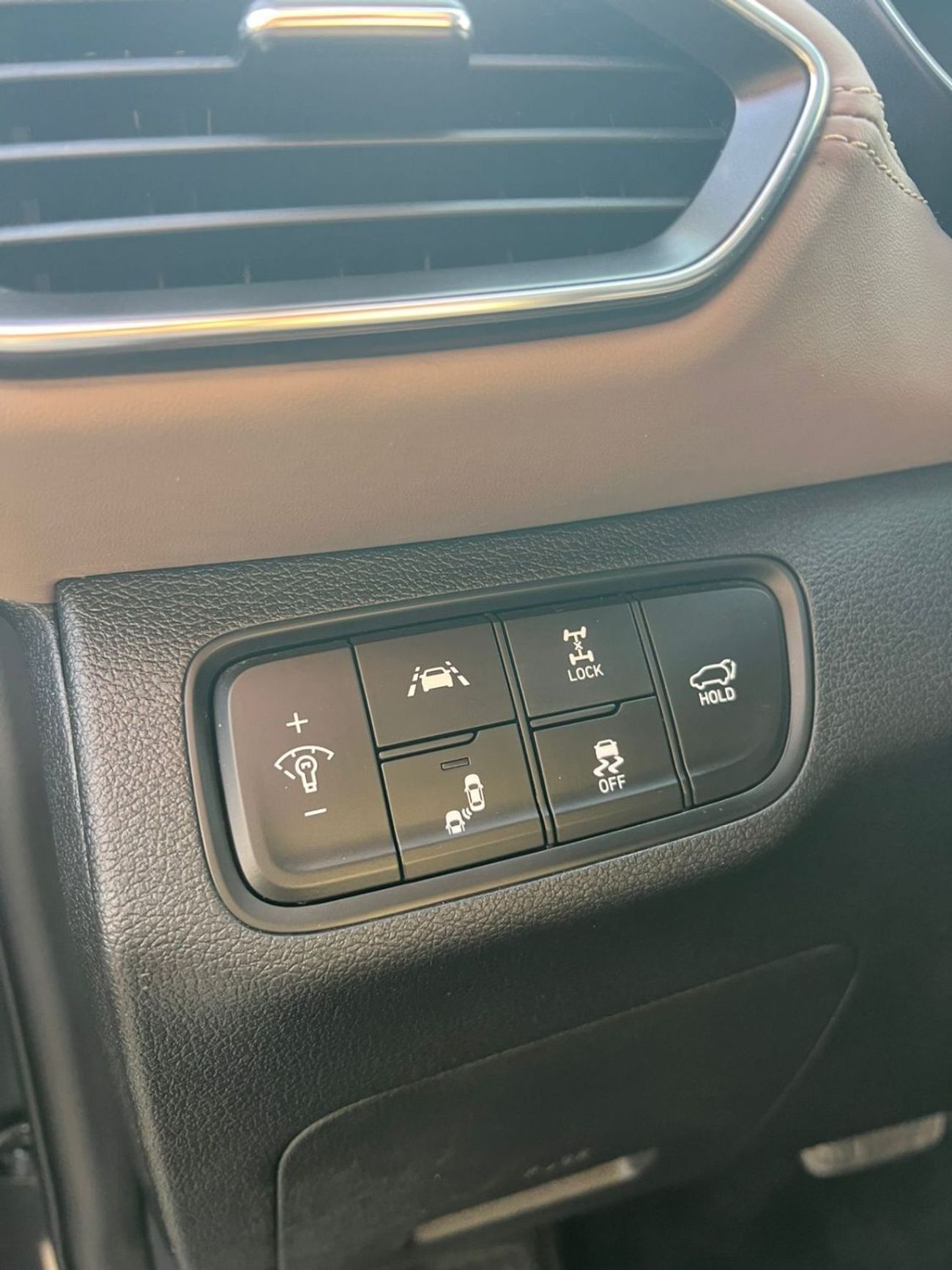 Hyundai Santa Fe 2020 Hyundai Santa Fe- Limited - 2.4L V4 - Full Option Panoramic View - Push Start - Leather and Ele