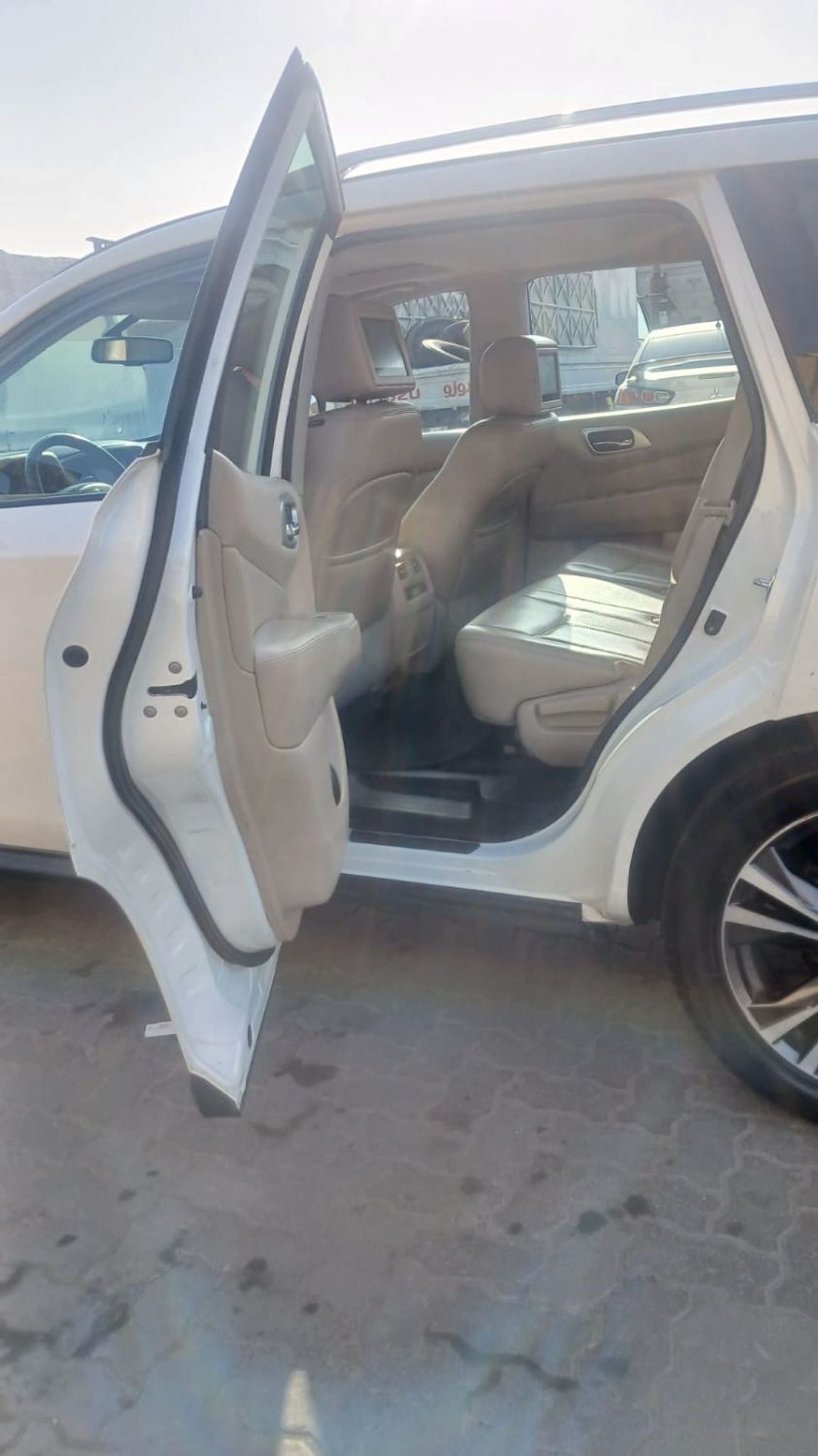 Nissan Pathfinder SL 3.5L (260 HP) 4WD