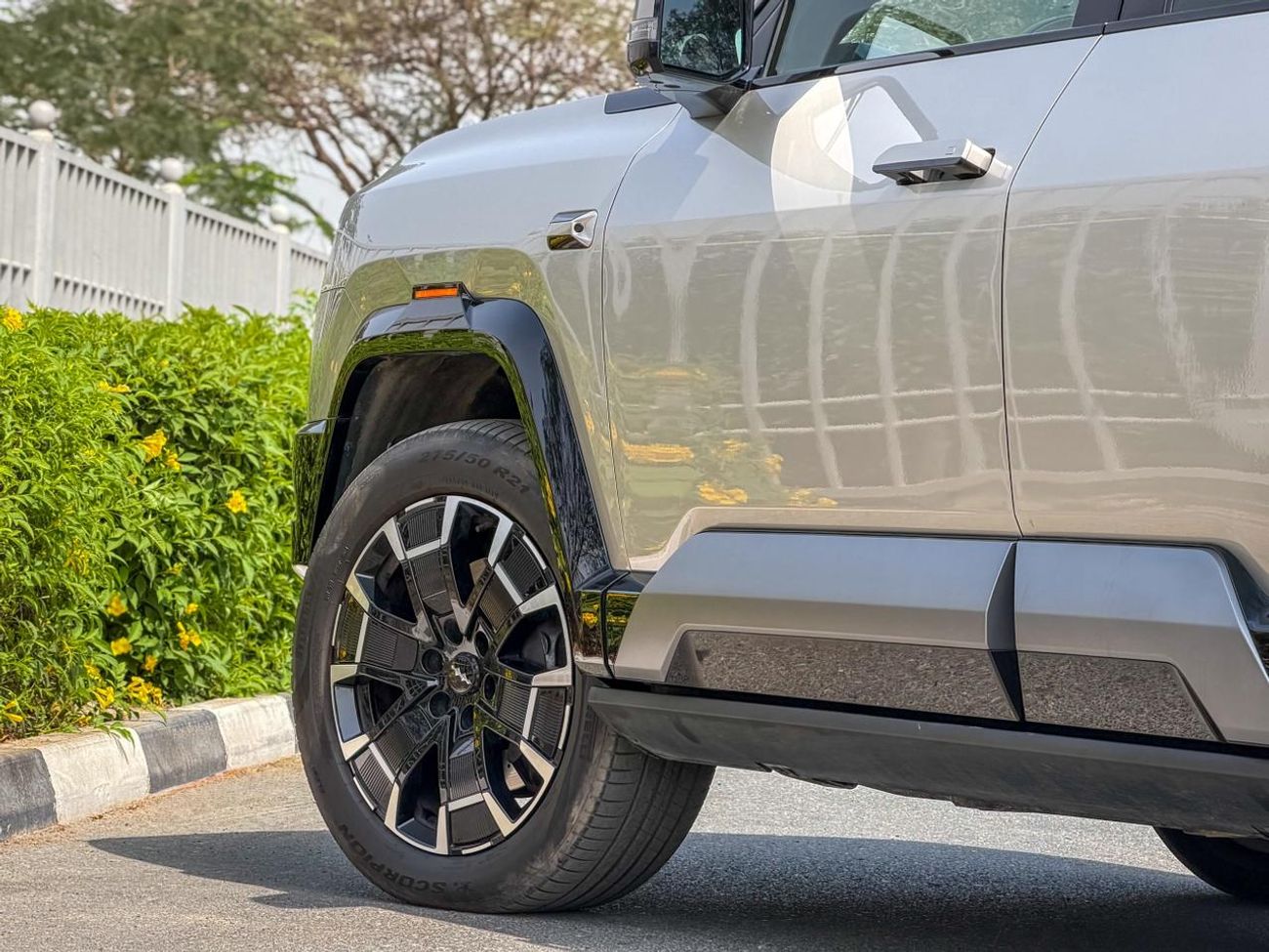 BYD Leopard 8 Smart and Brave Flagship Edition (7 Seats) 2024 BYD Leopard 8 Flagship | 2.0L Hybrid (Plug-In) | 939