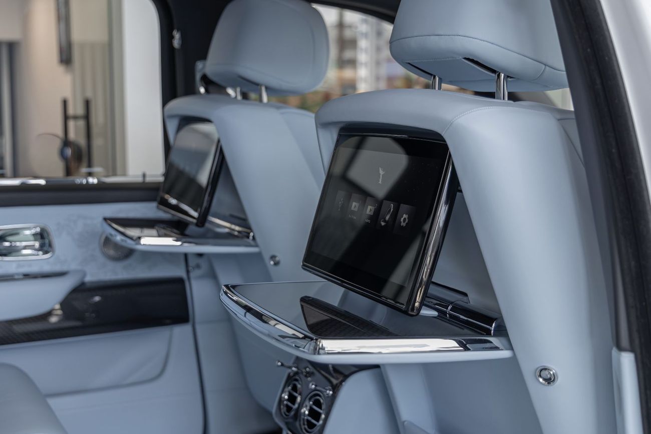 رولز رويس كولينان ROLLS-ROYCE CULLINAN | BLACK BADGE | FULL OPTIONS | BESPOKE SOUND SYSTEM | GCC SPECS | DEALER WARRAN