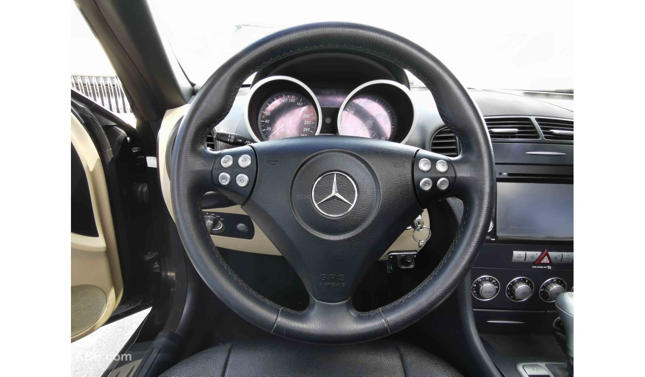 Mercedes-Benz SLK 200 2.0L, 17" Rims, DRL LED Headlights, Parking Sensor, Leather Seats, Bluetooth, USB (LOT # 763)