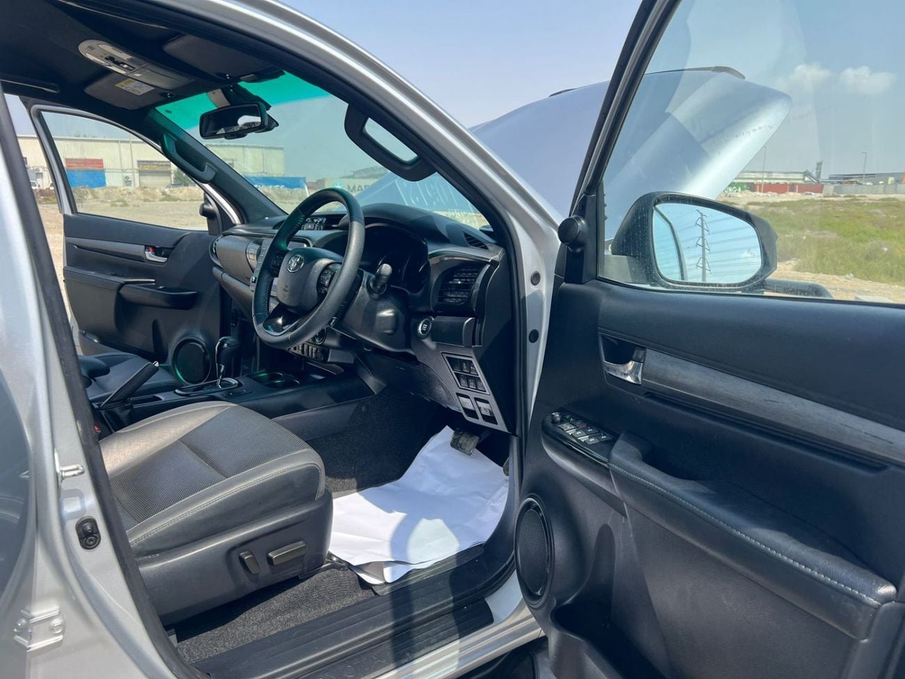 Toyota Hilux ADVENTURE RIGHT HAND DRIVE ONLY FOR EXPORT 2.8L 4 CYLIENDER