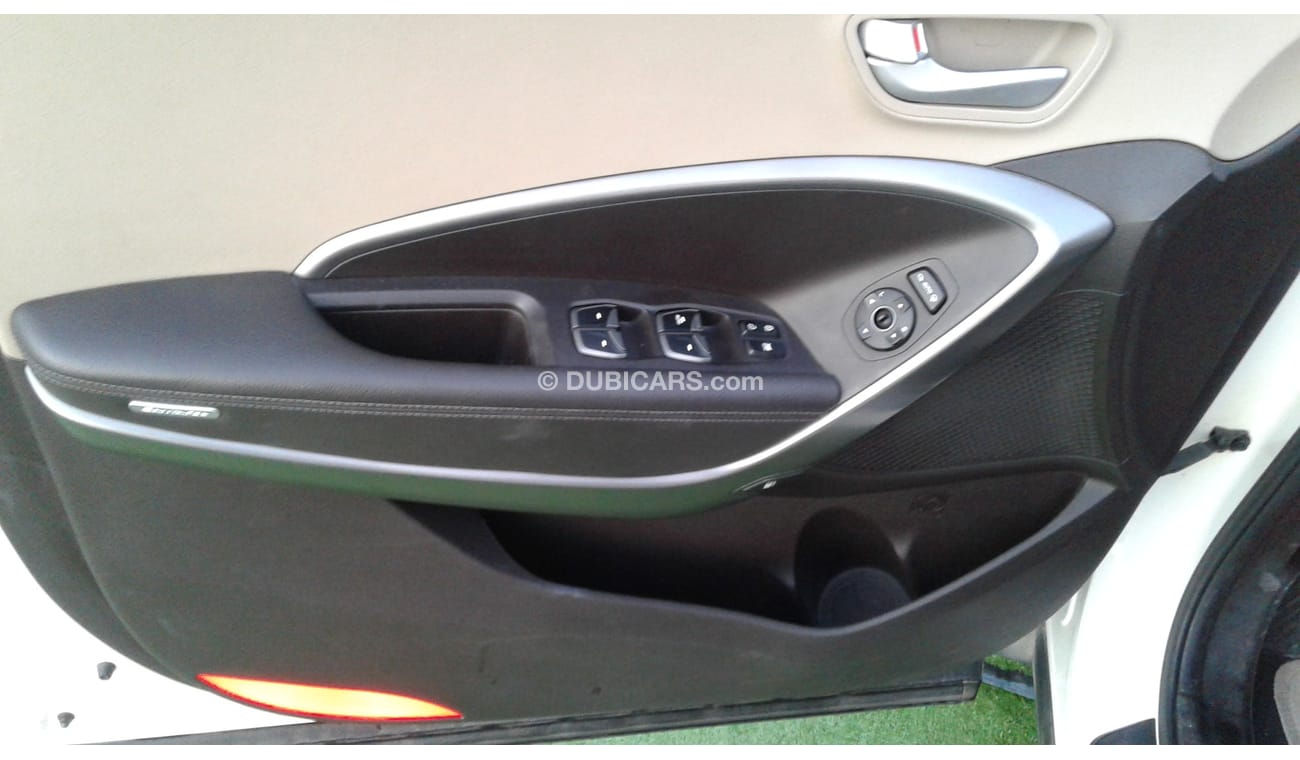 Hyundai Santa Fe HYUNDAI SANTAFE 2015 WHITE KHALIGE 3.3 PANORAMA 4WD PERFECT