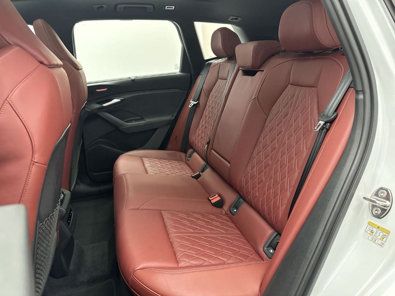 أودي Q6 إيترون SQ6 SUV e-tron quattro 490hp (Ref# 17711)