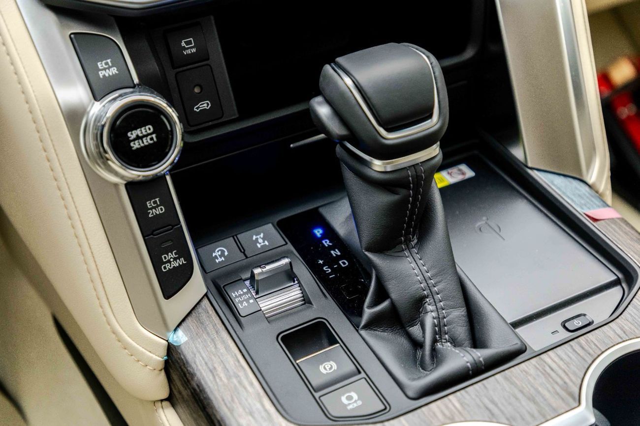 تويوتا لاند كروزر VX HI 4.0L - White Pearl Inside Beige | Export Only