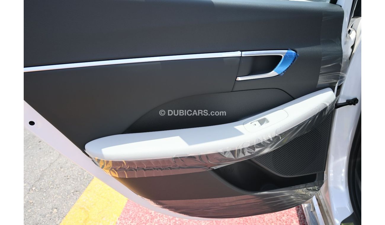 Hyundai Sonata Hyundai Sonata 2.5L Petrol, Sedan, FWD, 4 Doors, Color White, Model 2022