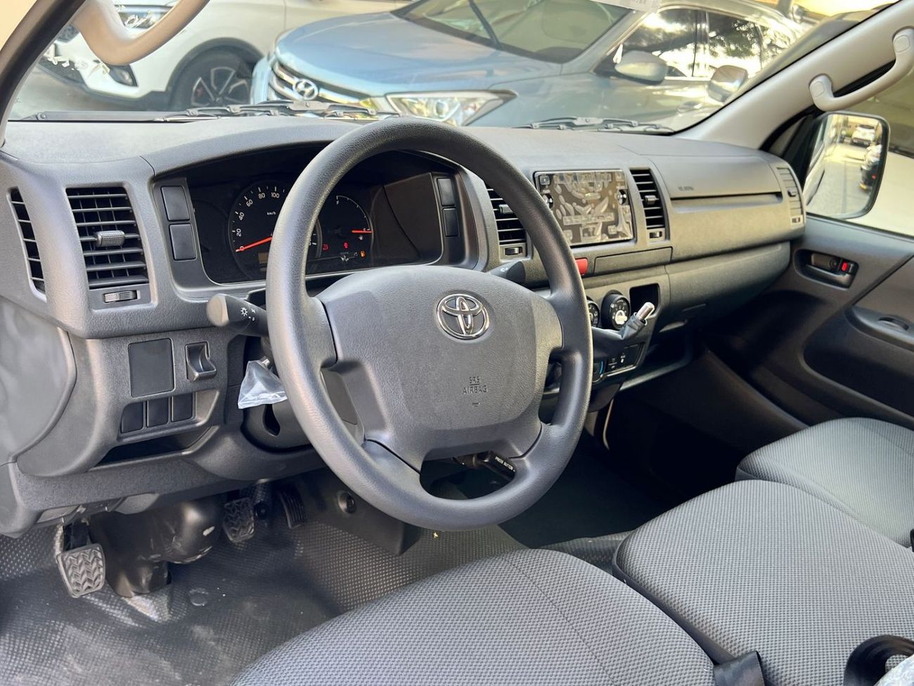 Toyota Hiace 2025 Toyota Hiace Deluxe 15-Seater Standard Low-Roof 2.5L 4-Cyl Diesel M/T RWD Only For Africa