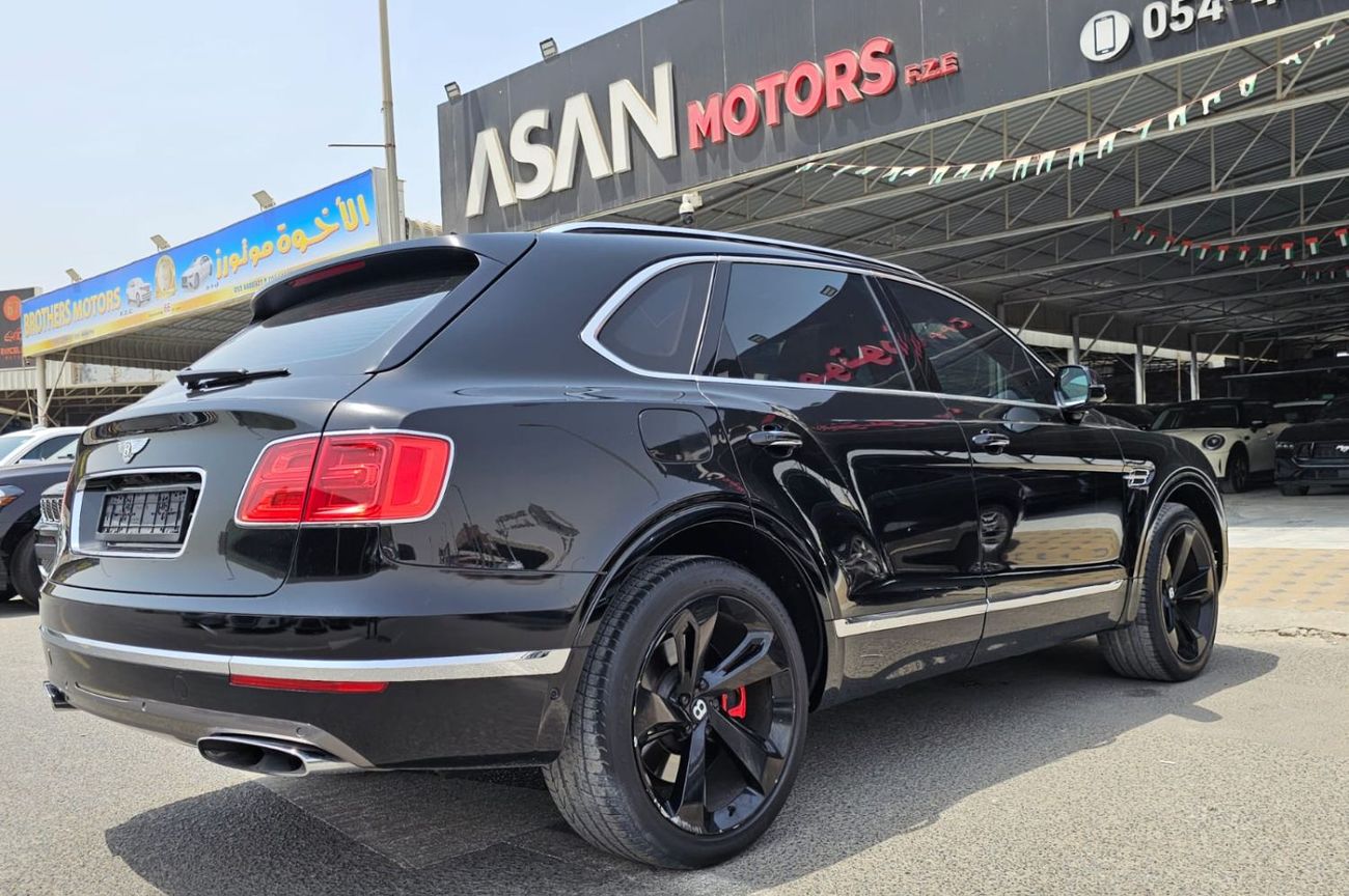 بنتلي بينتايجا Bentley Bentayga 2017  (W12- 6.0L -Twin-TurbO)