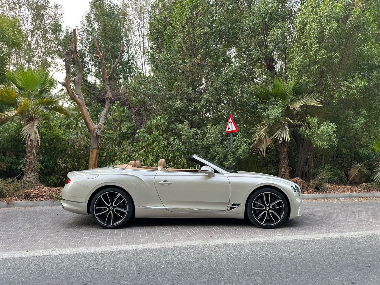 بنتلي كونتيننتال جي تي 4.0T V8 | 2019 | GCC Specs | Immaculate Condition | Full Bentley History