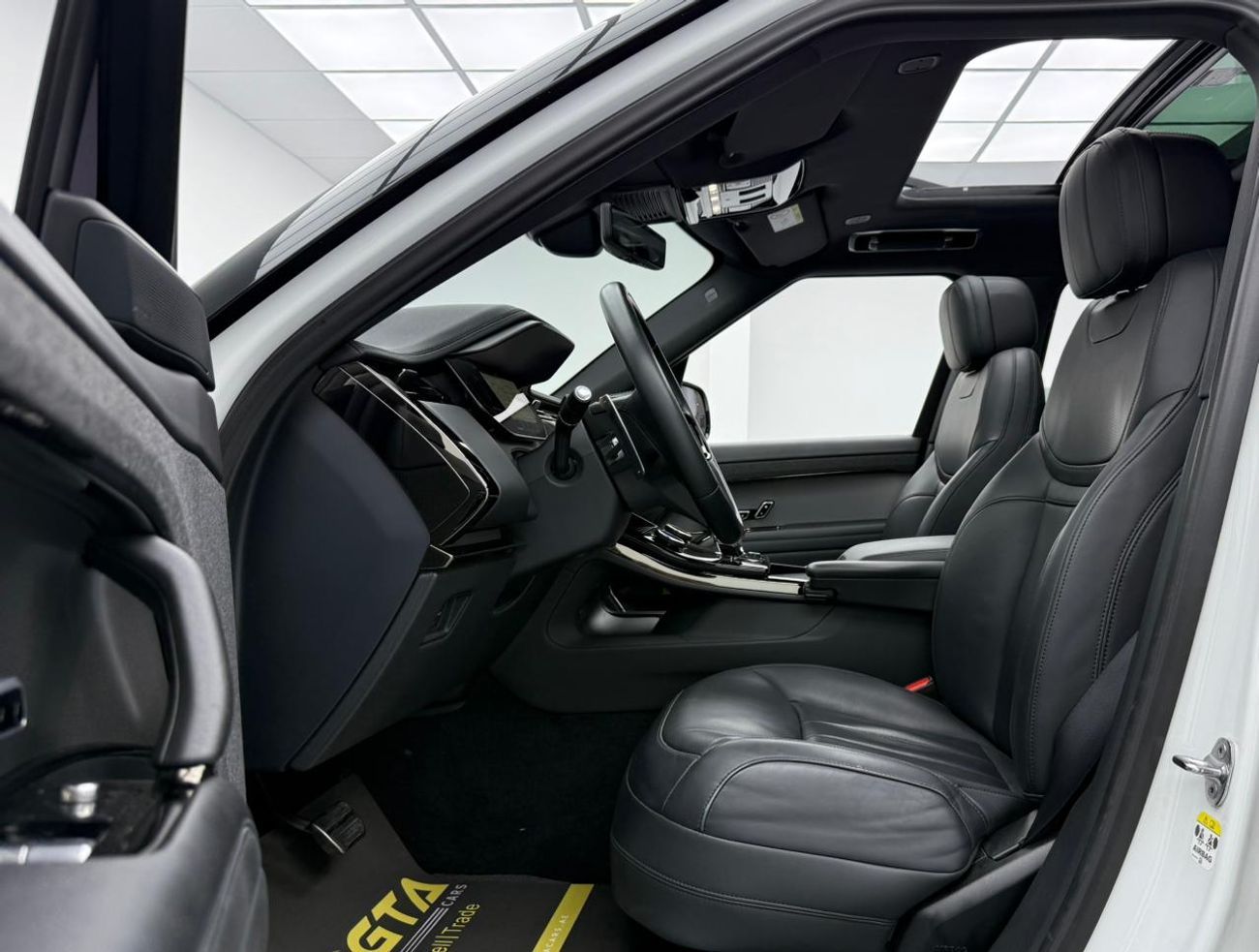 Land Rover Range Rover Sport HSE 2023 Range Rover Sport HSE, 2027 RR Warranty, Full RR Service History, Excellent Condition, GCC