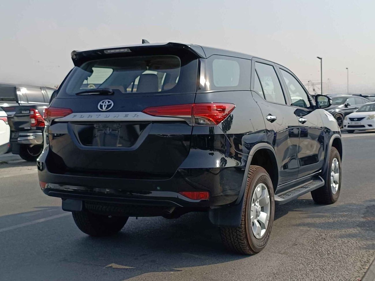 Toyota Fortuner DIESEL, 2.4L V4 /  ALLOY RIMS / PARKING SENSOR / 4WD (CODE # FD24B)