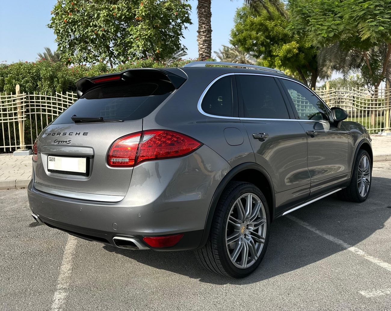 Porsche Cayenne S V8 4.8 Liters (400 HP) - Full Service - Full Options - Very Clean
