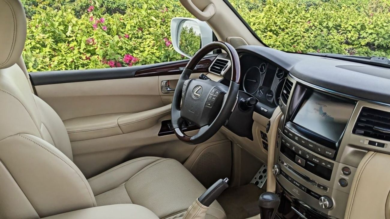 لكزس LX 570 5.7L-8CYL-Full option Excellent Condition GCC Specs