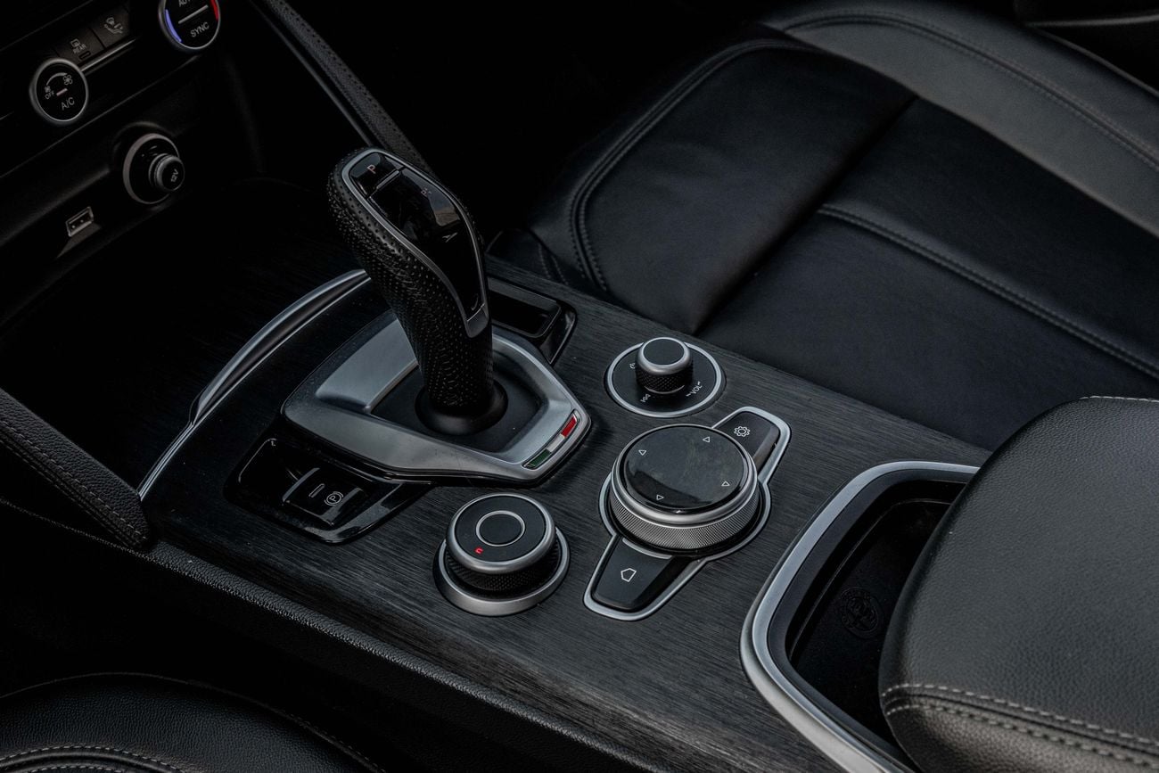 ألفا روميو ستيلفيو Stelvio Super | 1,450 P.M | 0% Downpayment | Service History!