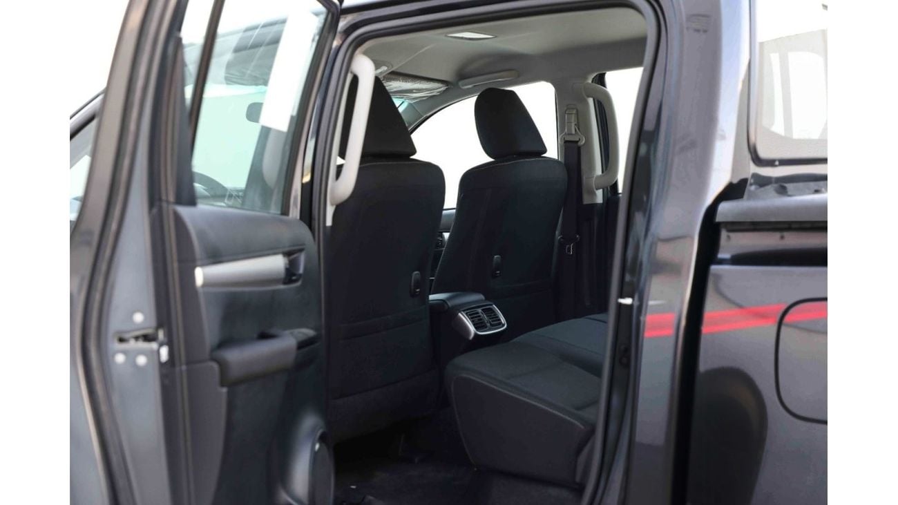 تويوتا هيلوكس تويوتا هايلكس 2023 4x4 DC 2.8 SR5 - أسود من الداخل أسود | تصدير فقط