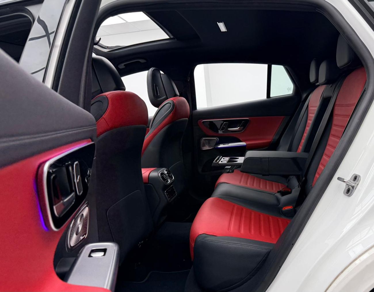 مرسيدس بنز GLC 200 2025 Mercedes Benz GLC200 AMG 4MATIC Coupe, 2029 MB Warranty + Service Pack, Very Low Km, GCC