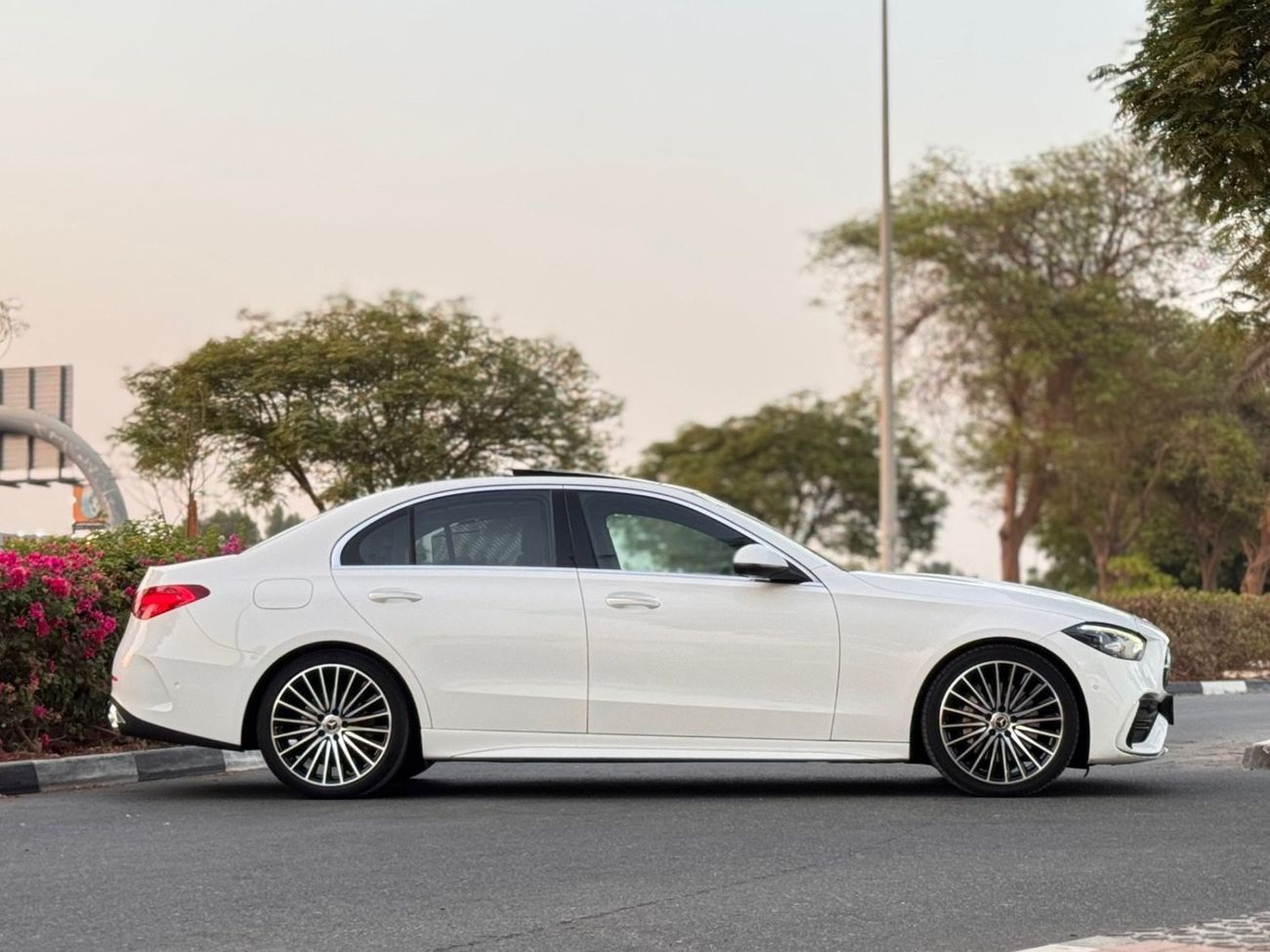 مرسيدس بنز C 200 Premium 2.0L