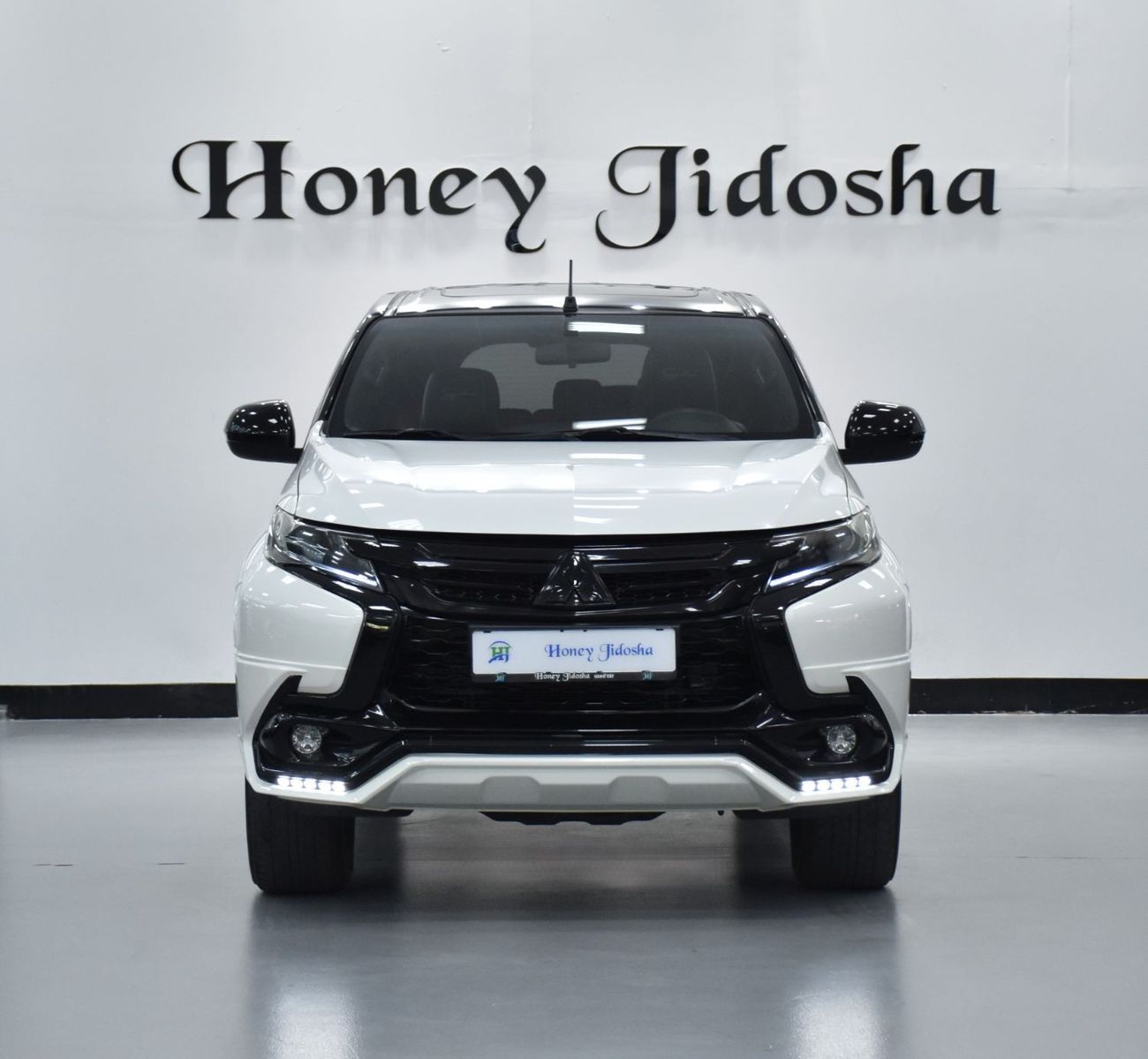 Mitsubishi Montero EXCELLENT DEAL for our Mitsubishi Montero Sport Signature Edition ( 2019 Model ) in White Color GCC 