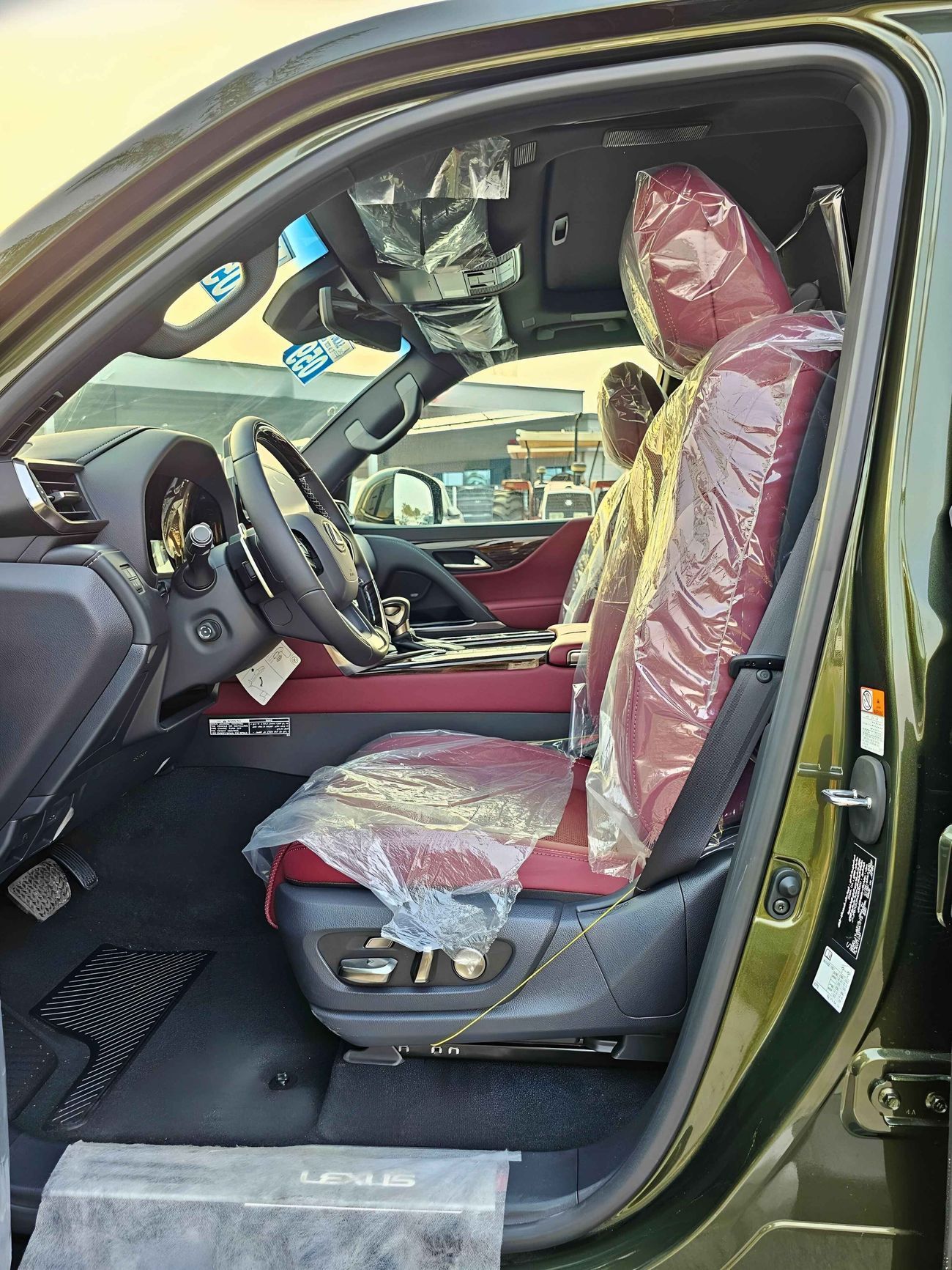 لكزس LX 600 URBAN | 3.5L V6 |  HEADUP DISPLAY | PWR SEATS | DVD+KICK SENSORS | 360 CAM (CODE # LX6U