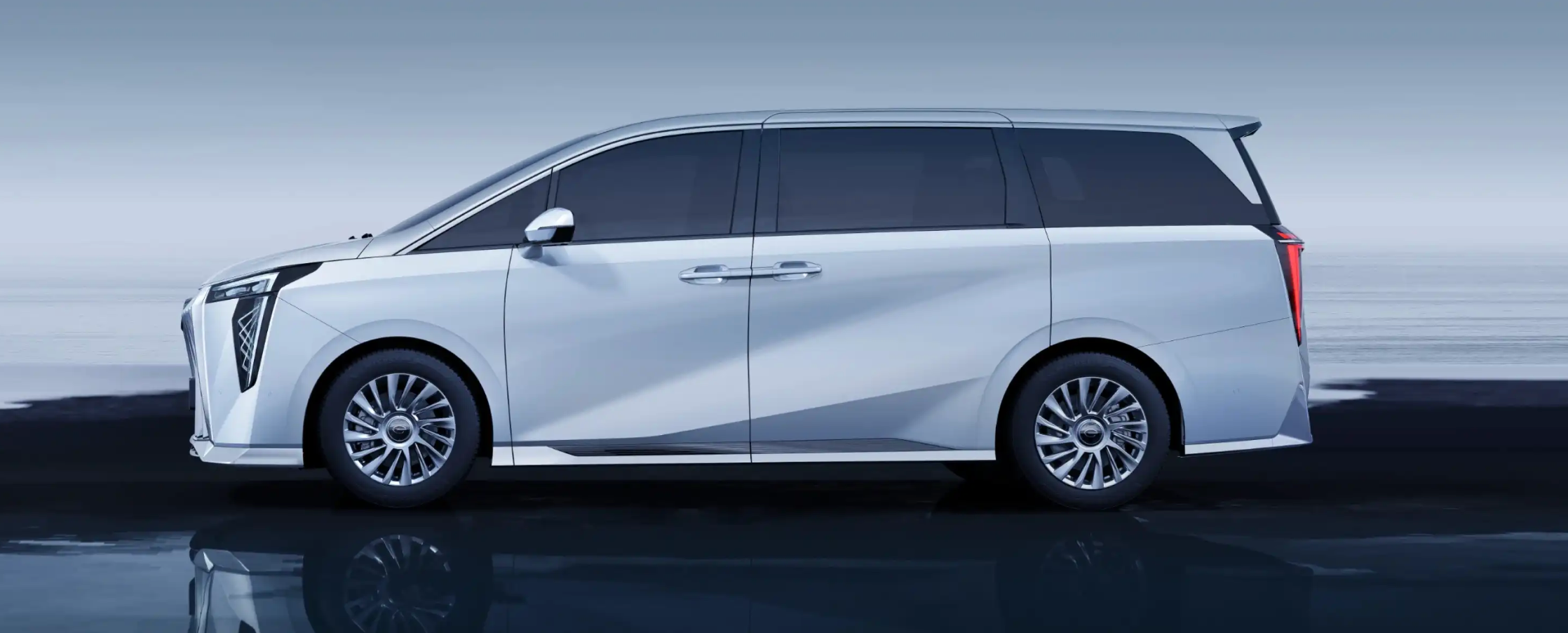 جي إي سي M8 exterior - Side Profile