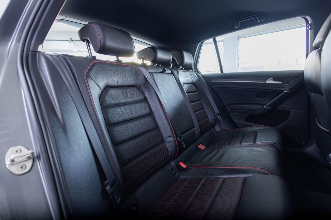 Volkswagen Golf GTI Sport 2.0T