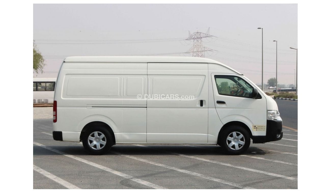 Toyota Hiace 2016 | TOYOTA HIACE MULTIPURPOSE DELIVERY VAN WITH GCC SPECS AND EXCELLENT CONDITION