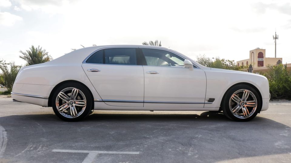 Bentley Mulsanne 6.75L V8 for sale: AED 350,000. White, 2013