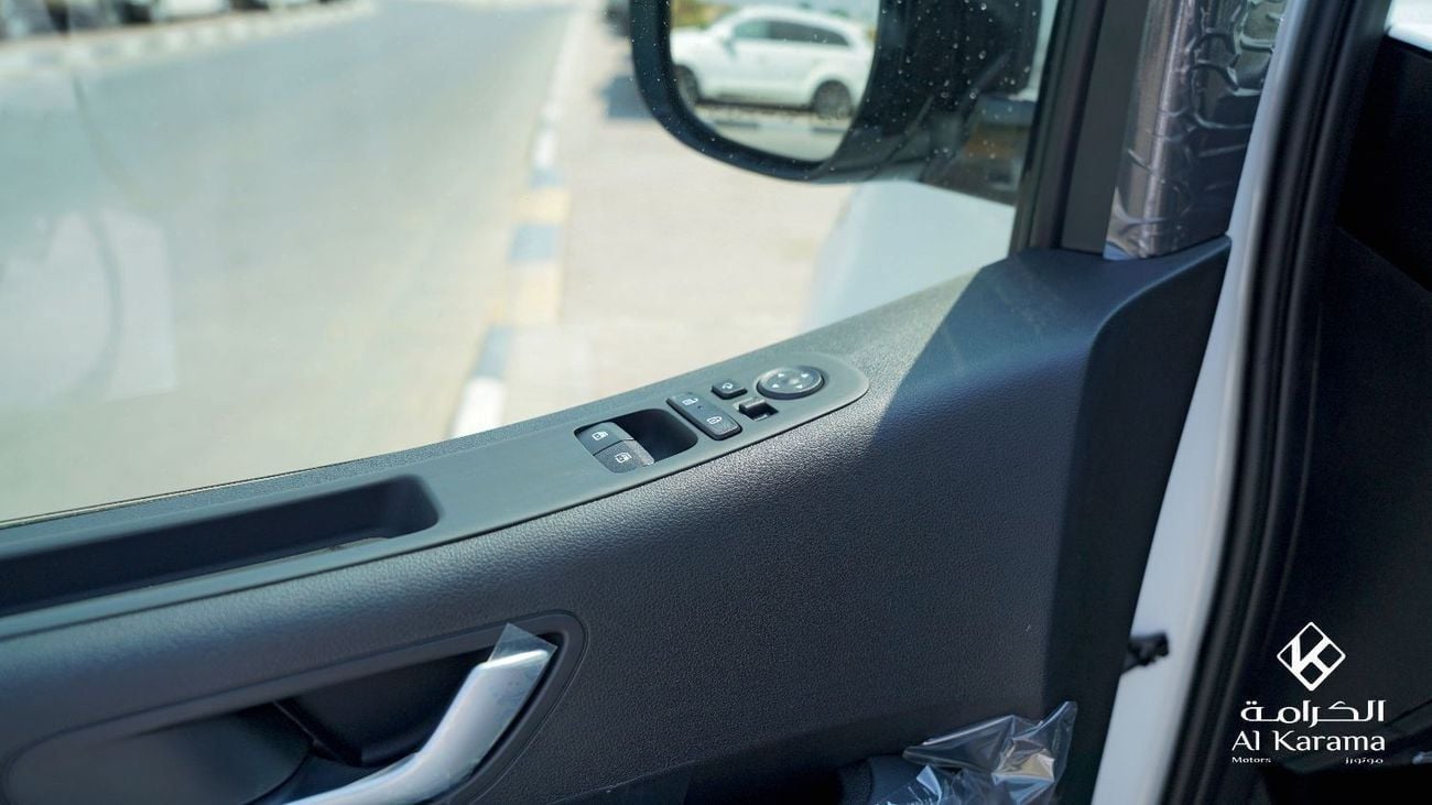 هيونداي ستاريا سيارة تنفيذية سعة 3.5 لتر، 9 مقاعد، مقاعد دوارة 360 درجة، زر تشغيل، مثبت سرعة، تشغيل المحرك عن بعد