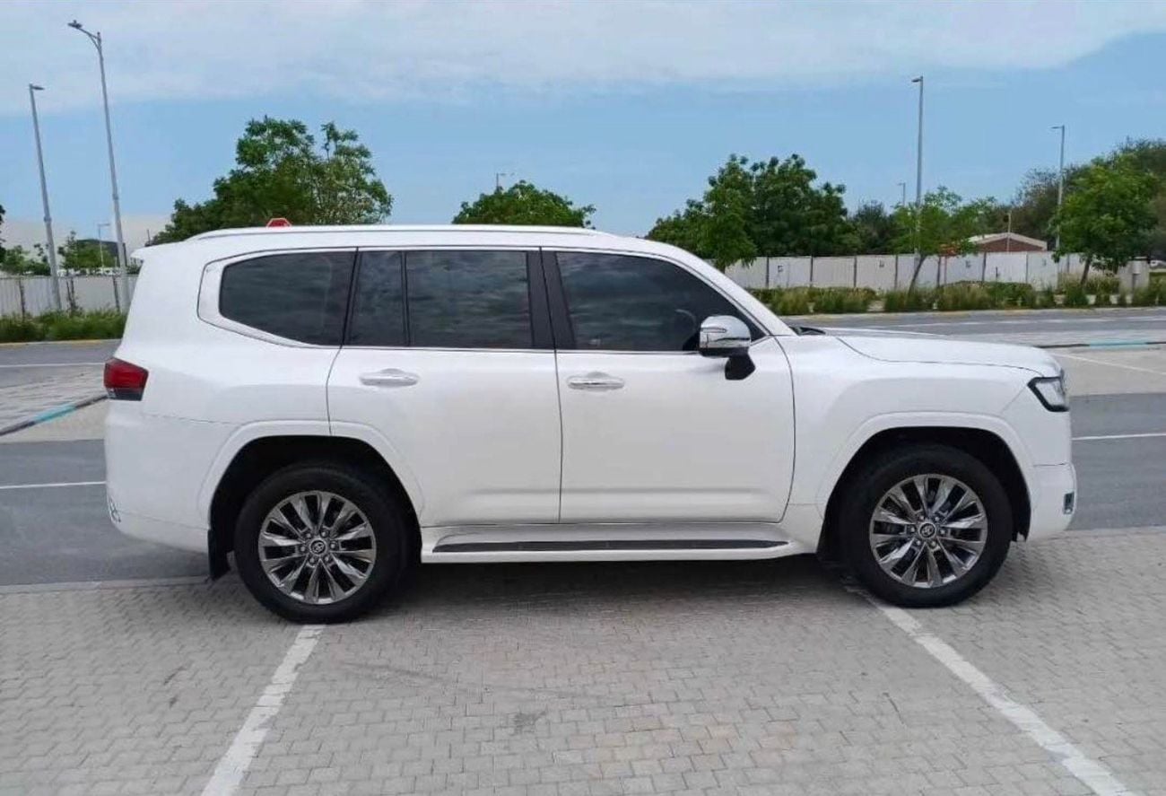 Toyota Land Cruiser VXR 2022 Model VXR TWIN TURBO 3.5L ENGINE FULL OPTION VERY CLEAN AND PERFECT CONDITION