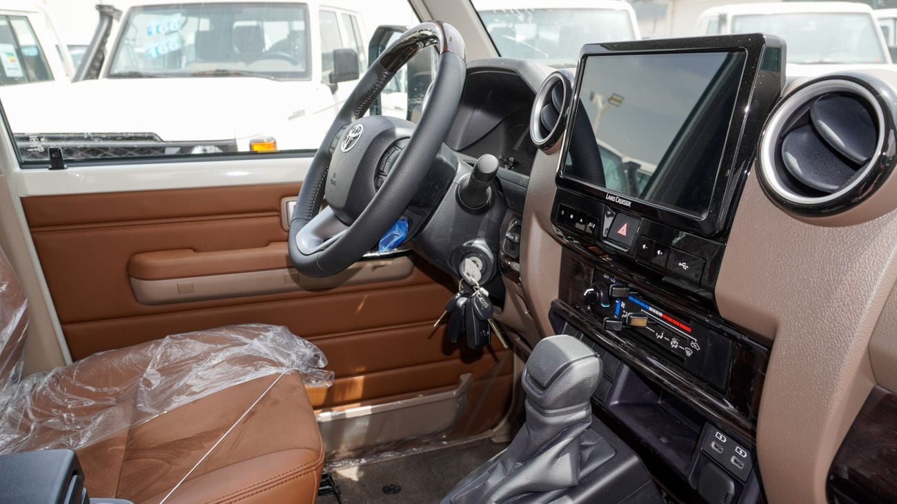 تويوتا لاند كروزر 70 LX 4.0 L V6