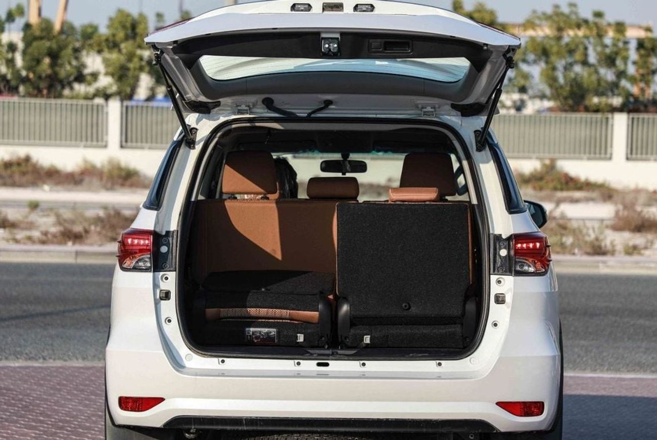 تويوتا فورتونر 2024 TOYOTA FORTUNER LOW 2.4 - PLATINUM WHITE PEARL inside CHAMOIS | Export Only