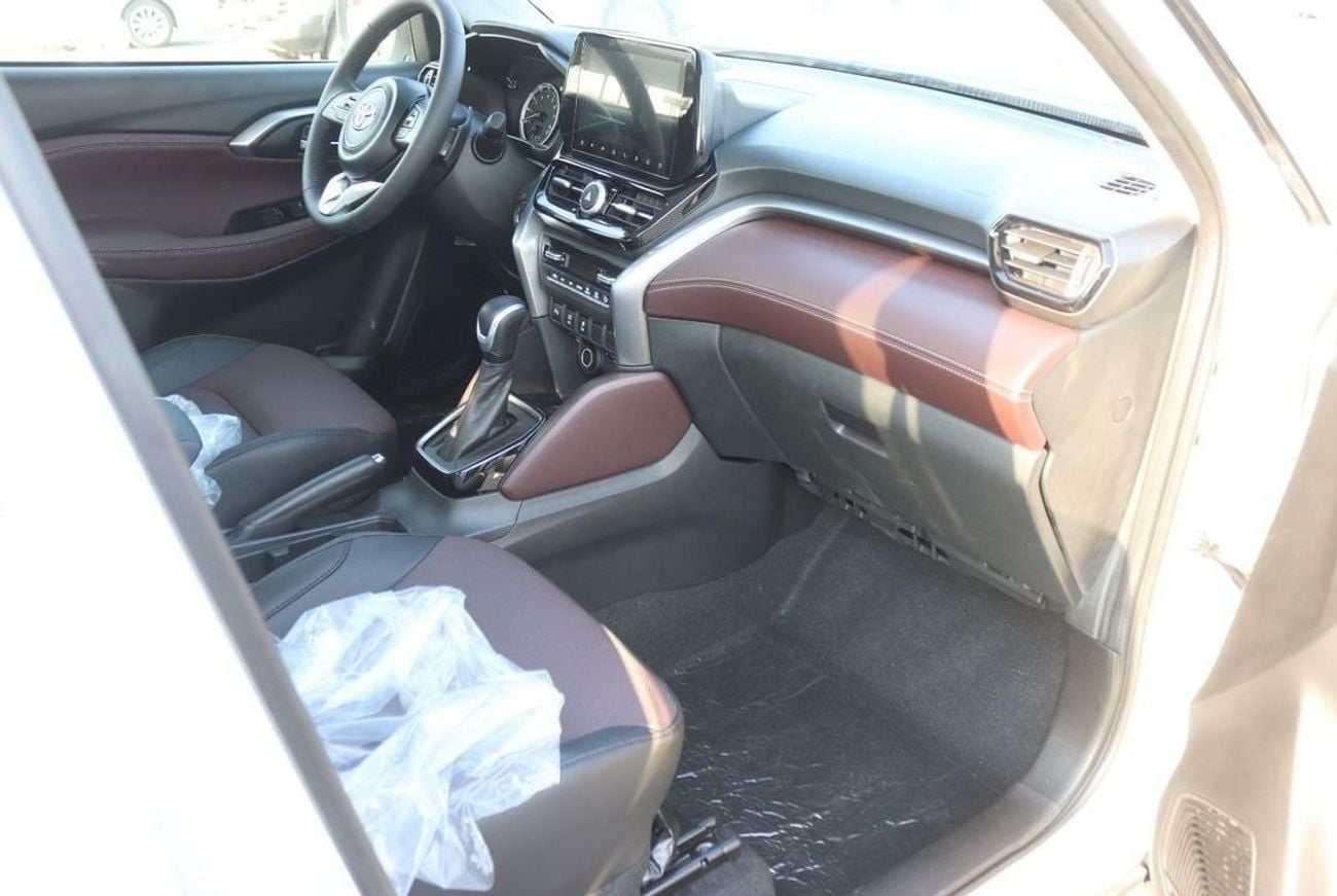 تويوتا أوربان كروزر GLX 1.5L, KEYLESS ENTRY, PUSH START, PANORAMIC ROOF, MODEL 2025