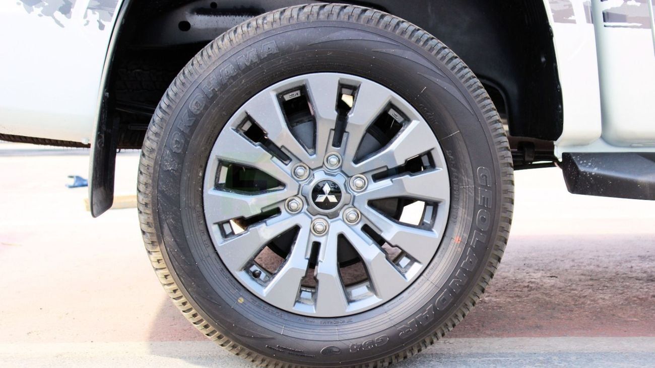 Mitsubishi L200 Mitsubishi L200 2.4L Petrol GLS DCAB 4WD 5MT Chrome Package MY-2025