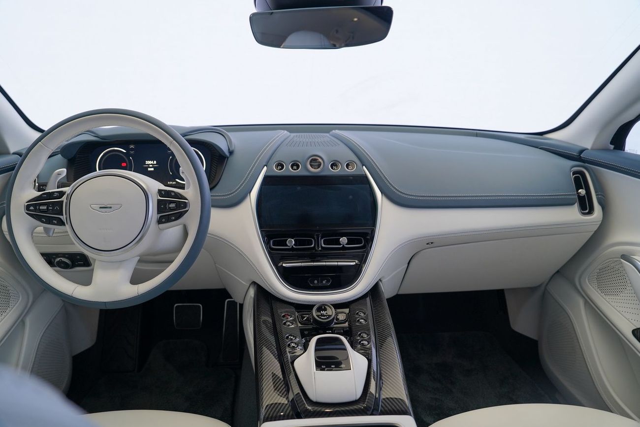 Aston Martin DBX 707