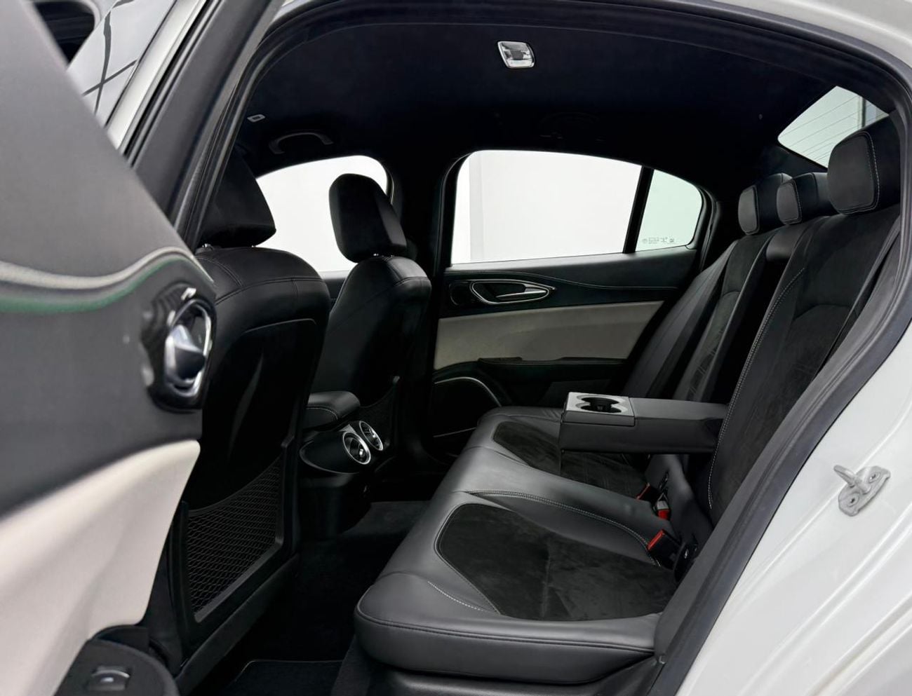 Alfa Romeo Giulia Quadrifoglio 2.9L (510 HP) 2020 Alfa Romeo Giulia ,Gargash Warranty+Service Contract+Full Service Hi