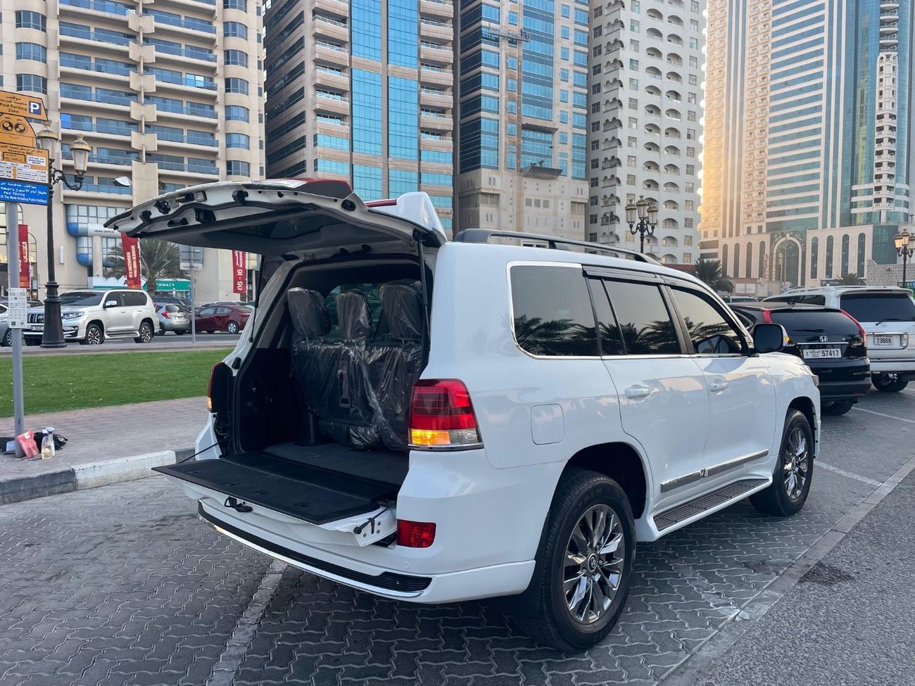 Toyota Land Cruiser VXR 200 Series Right Hand Side Drive