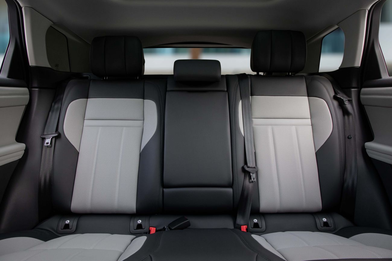 لاند روفر رانج روفر إيفوك Evoque SE P250 R-Dynamic | 3,721 P.M | 0% Downpayment | EVOQUE SE P250 R DYNAMIC!