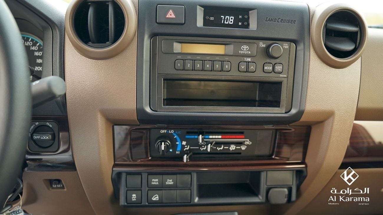 تويوتا لاند كروزر بيك آب LX V6 | 4.0L Automatic Transmission | Diff Lock | 40th  Anniversary Edition | GCC