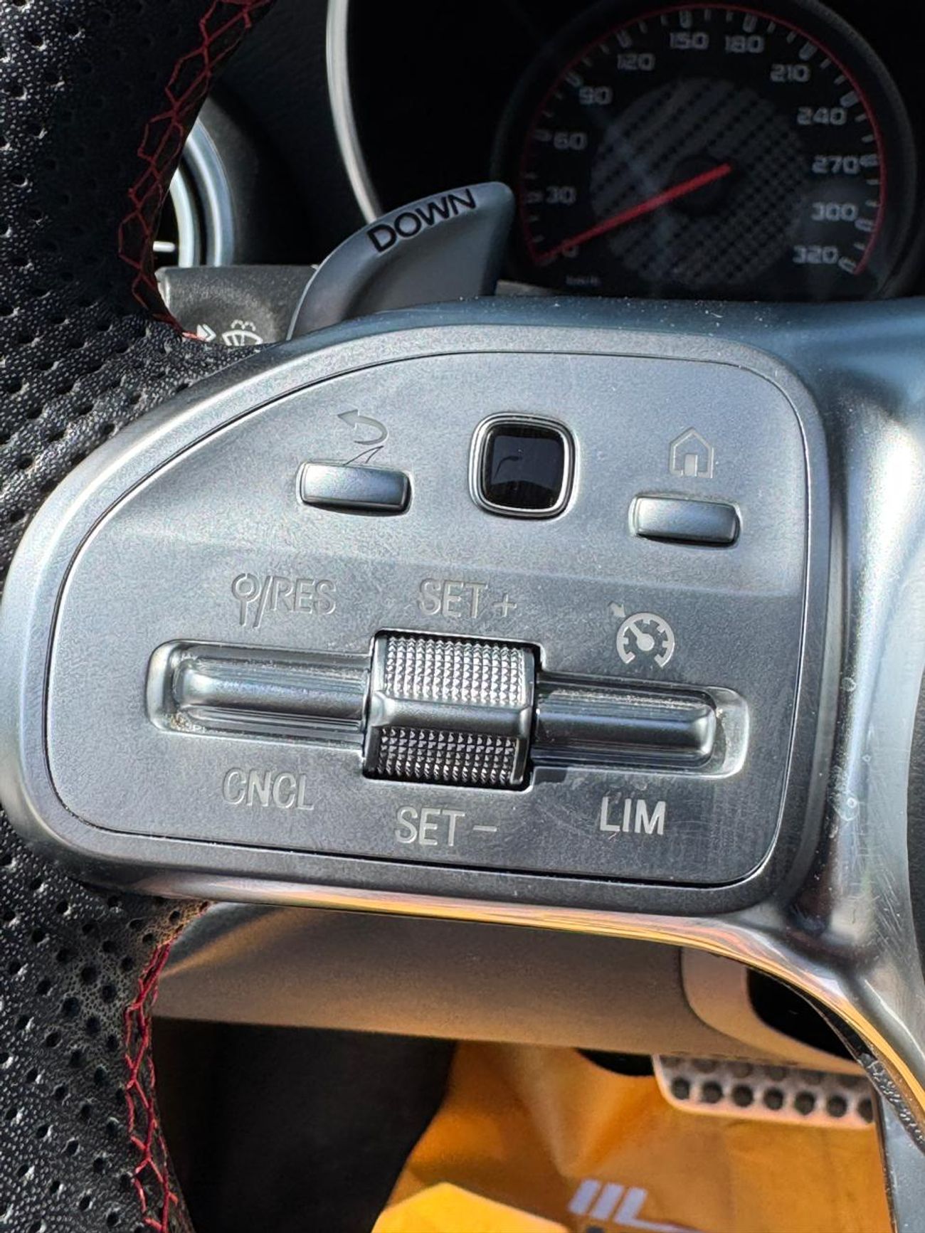 مرسيدس بنز C 63 كوبيه ✨ مرسيدس C63 S AMG ✨ كوبيه موديل : 2018 السعر : 130.000 درهم الممشي 75.000 (وارد كوري) ✨ فل اوبشن، ف