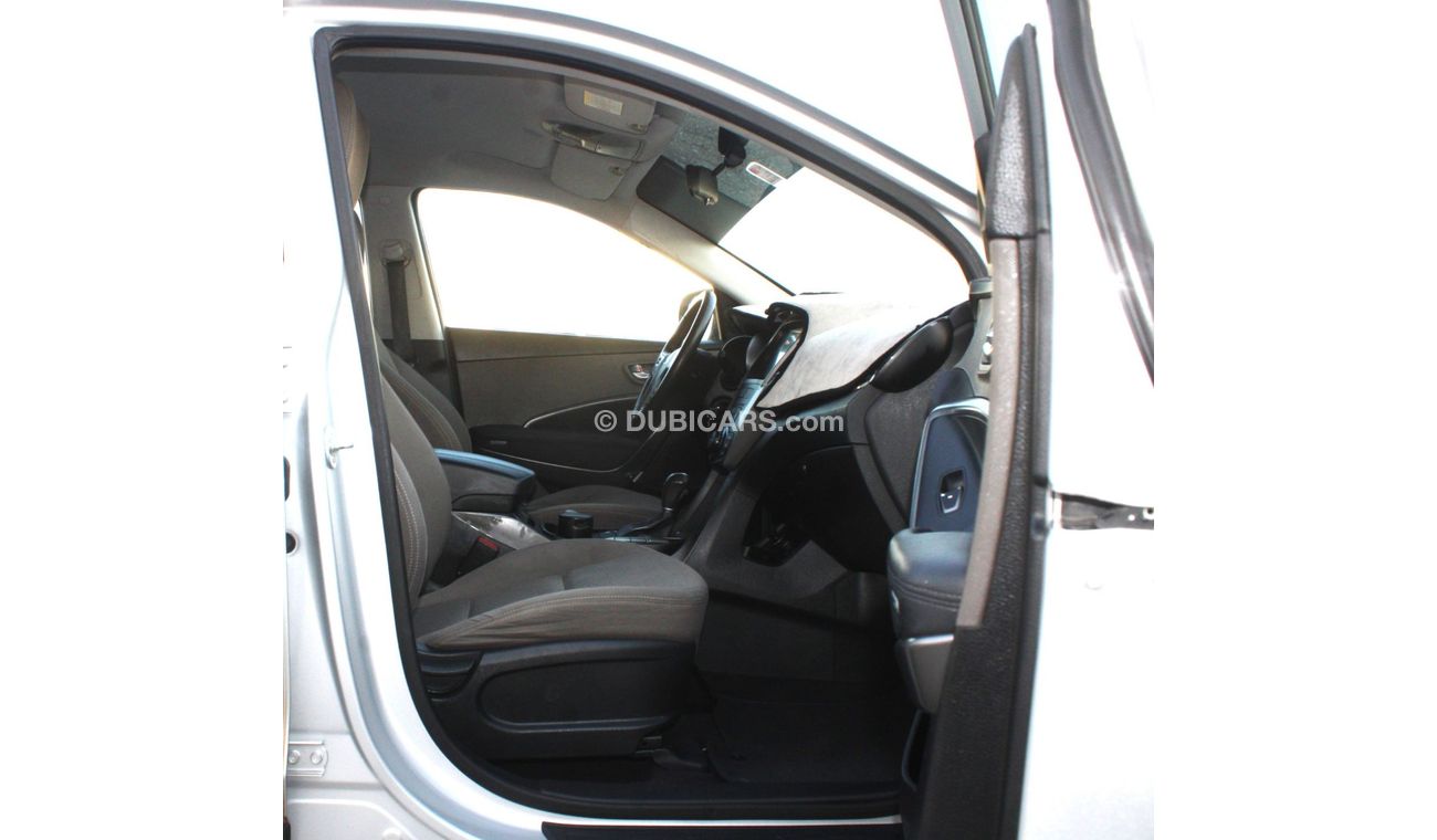 Hyundai Santa Fe GL Hyundai Santa Fe 2014 GCC, in excellent condition